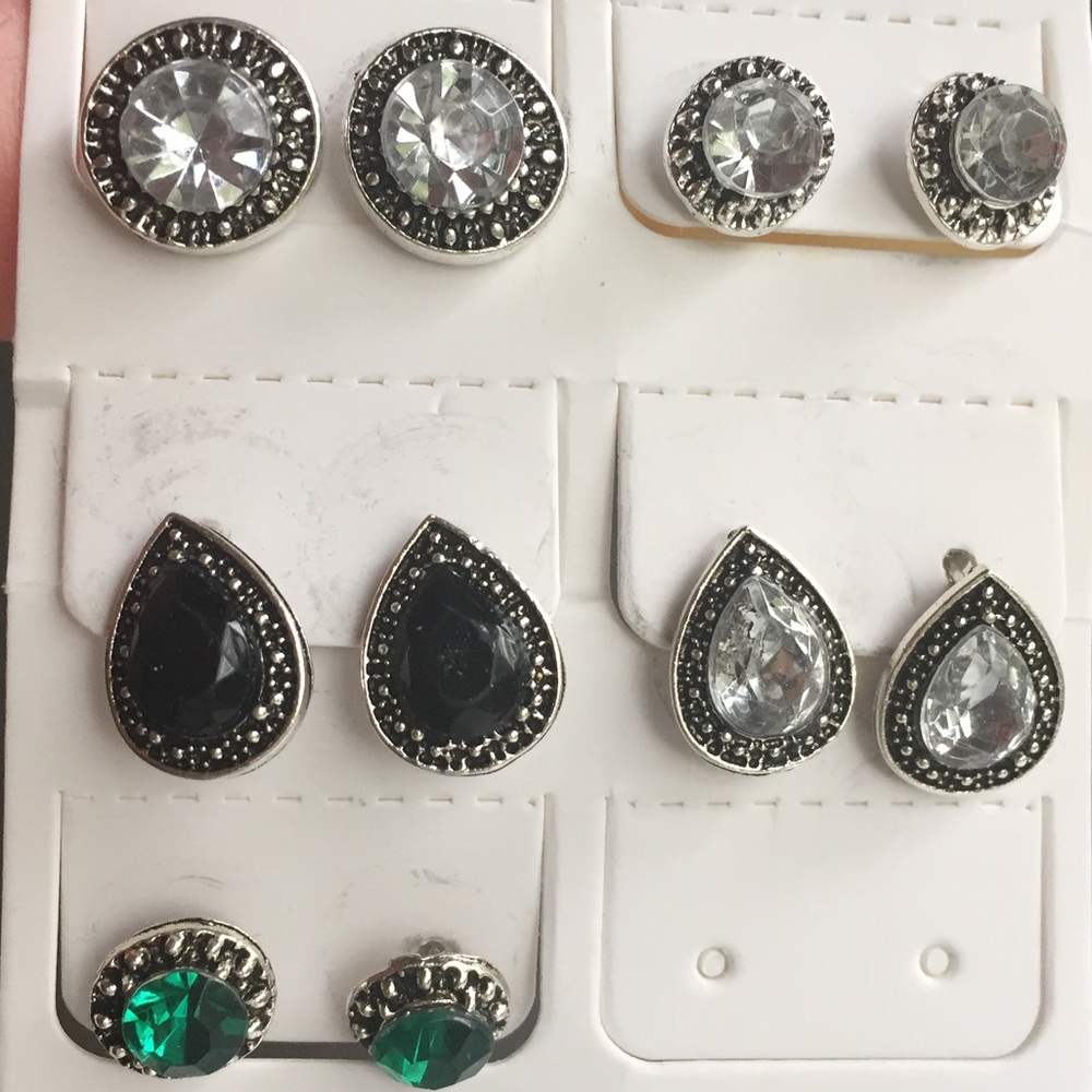 Earring studs set